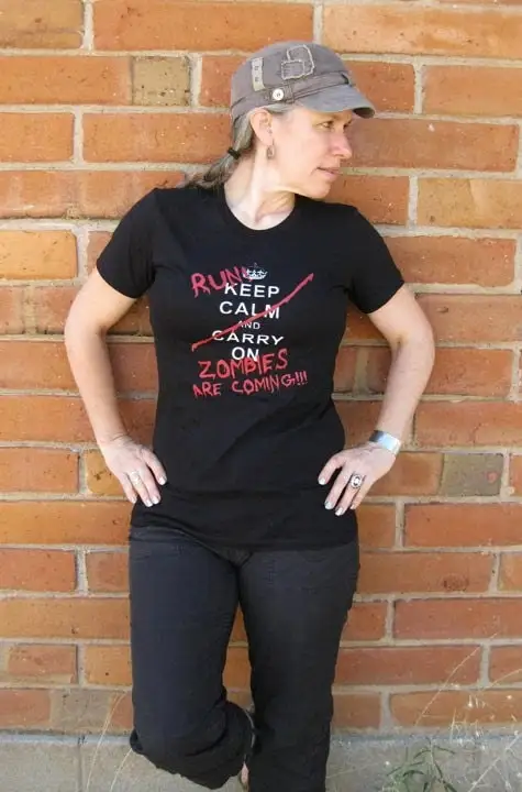 Футболка цветная с надписью Keep Calm приближаются зомби забавная Женская