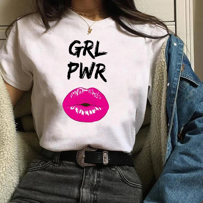 

Женская футболка с коротким рукавом, с принтом рук и цветов