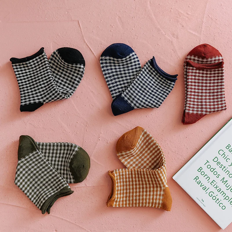 

Women Socks Autumn And Winter New Cartoon Small Lattice Middle Tube Socks Sweet Casual Female Socks Loose Mouth Socks