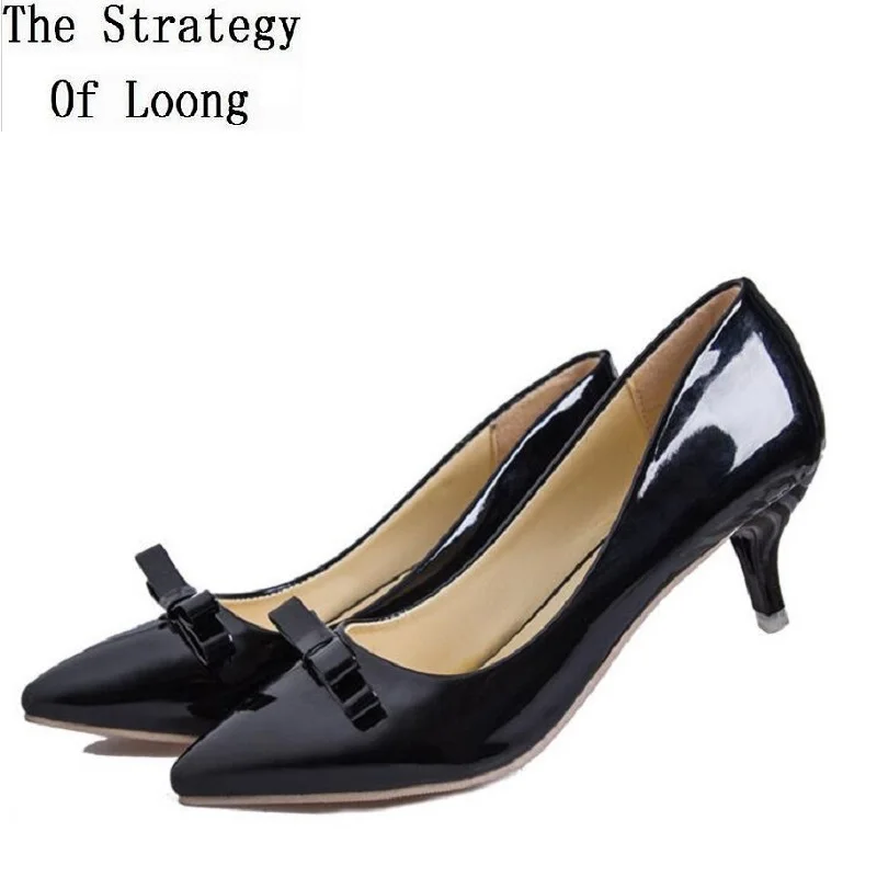 Женские летние туфли из лакированной кожи на тонком высоком каблуке с острым