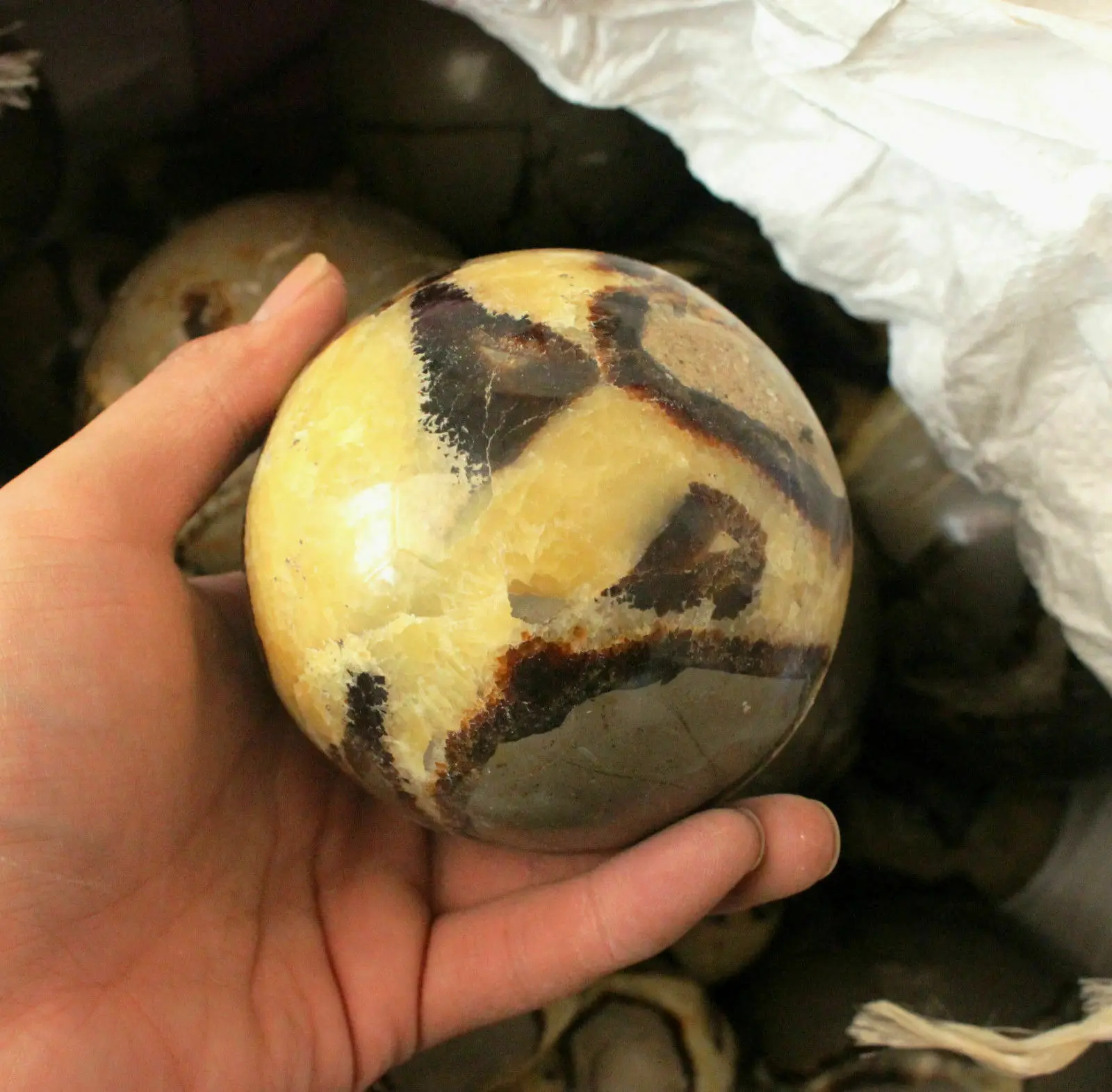 

Красивый натуральный камень в виде черепахи