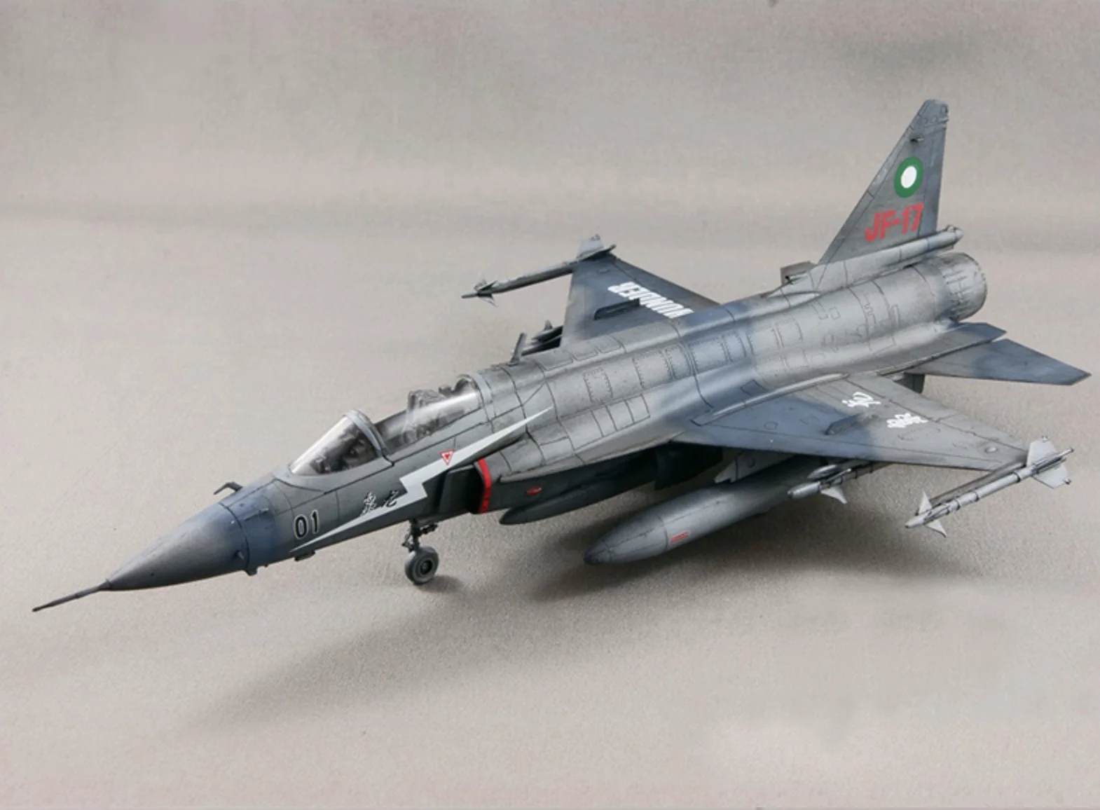 Модель Trumpeter 02815 1/48 Китай яркий дракон пакистанский стиль боевой самолет грома