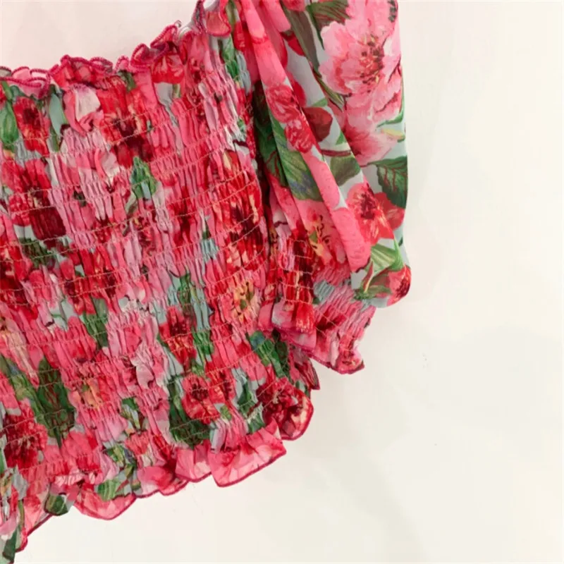 

Sweet and cute little floral wood ears one-neck off-shoulder short pleated top