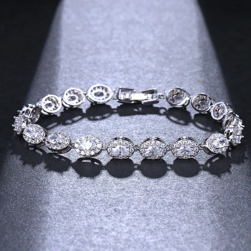 

Fashion Temperament Personality Goose Egg Shaped Zircon Bracelet Women's Aesthetic Simple Versatile Bracelet Wedding Bridal