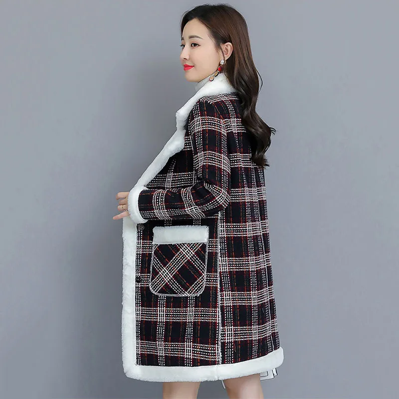 

Winter Plus Velvet Warmth Imitation Lamb Velvet Outwear Mid Length Cotton Coat Female Thick Fashion Wild Woolen Coat Women E424