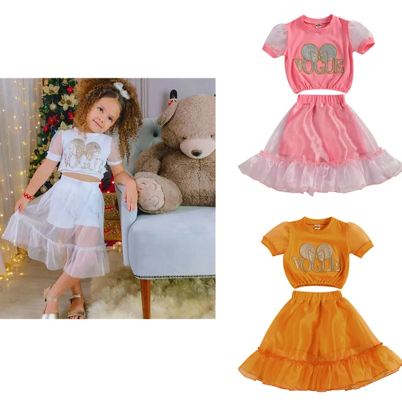 

Blotona струйчатые в Повседневная одежда Комплекты с круглым вырезом с короткими рукавами с блестками Декор Топы + сетка Слои шорты юбки 1-6Years