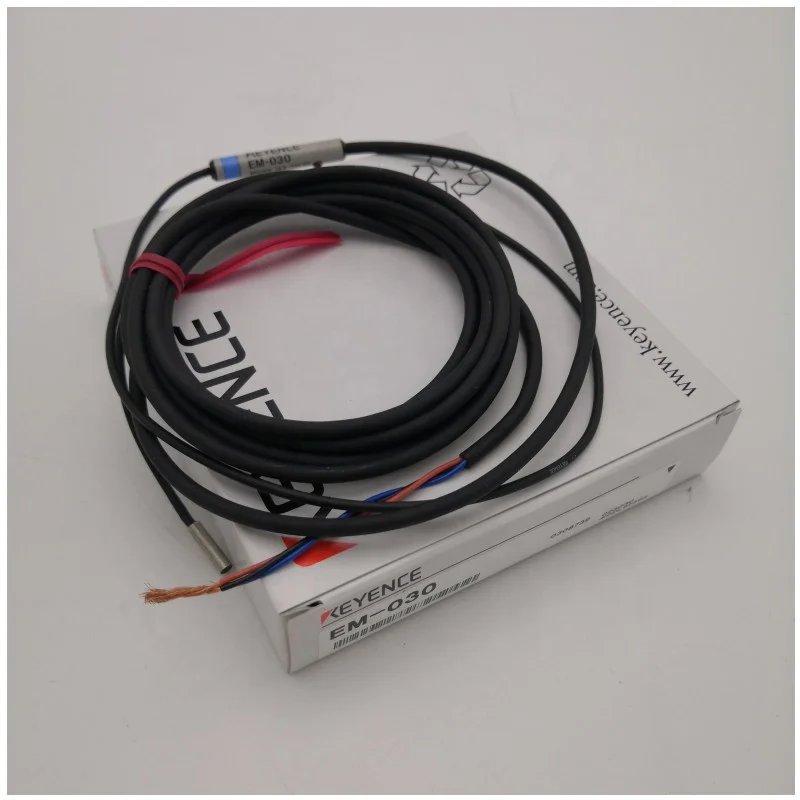 

KEYENCE EM-030 Proximity sensors with in-cable amplifiers NPN