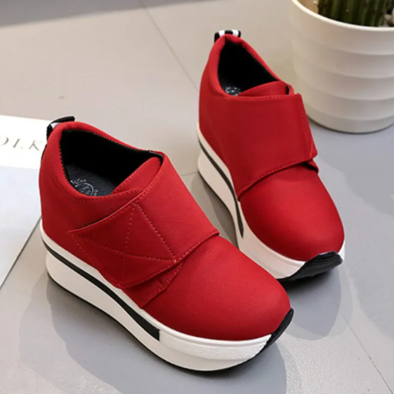 Женские кроссовки Новинка осени 2019 красные повседневные туфли на скрытой