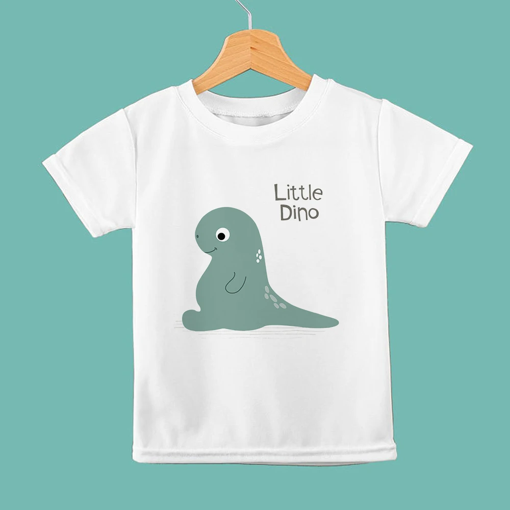 

Детская футболка с принтом Little Dino Kawaii Harajuku Корейская трендовая футболка для мальчиков и девочек мультяшная Милая одежда унисекс для детей