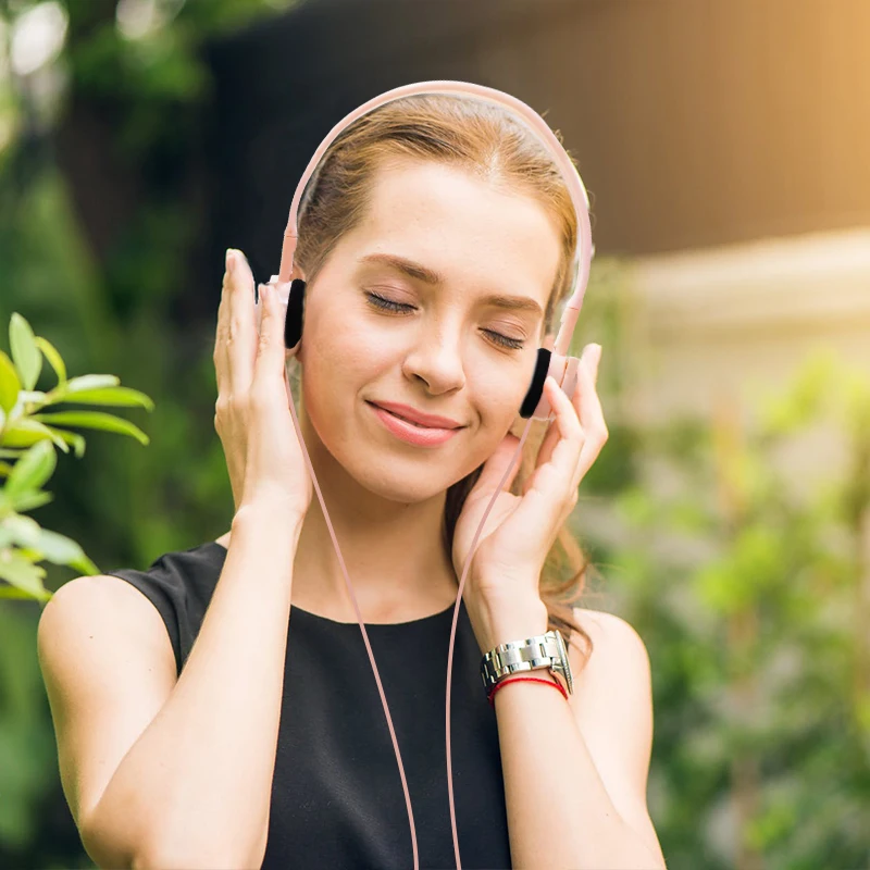 

2021 new cute cartoon headset mobile phone universal boys and girls creative subwoofer wire-controlled voice headset