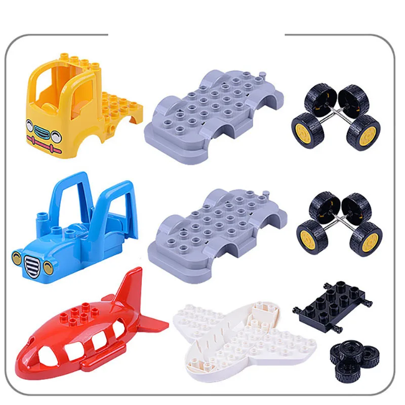 Большой кирпич город с изображением мультяшного автомобиля трейлер грузовик