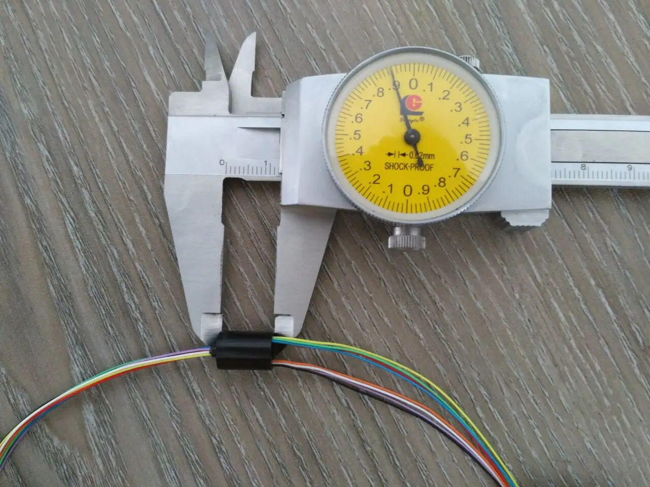 Бесщеточный двигатель с нескользящим кольцом и мощным током проводящим режимом