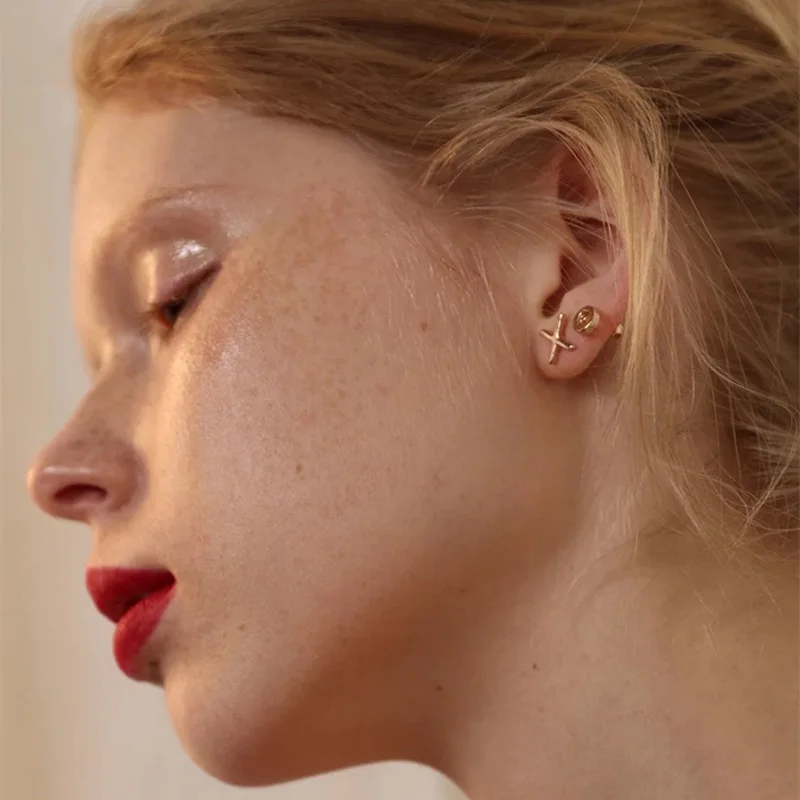 2021 г. серьги-гвоздики в виде колец форме вилки английская Асимметричная вилка |