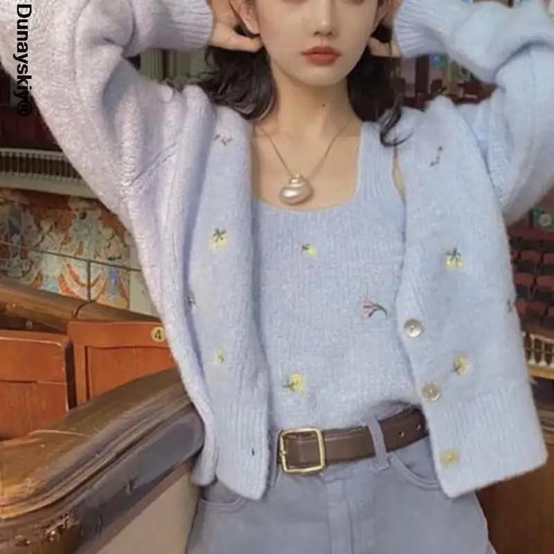 

2021 Autumn Urban Casual Korean-Style Women's Wear V-neck Slim-Fit Embroidered Flower two-pieces Knitted Sweater Cardigan