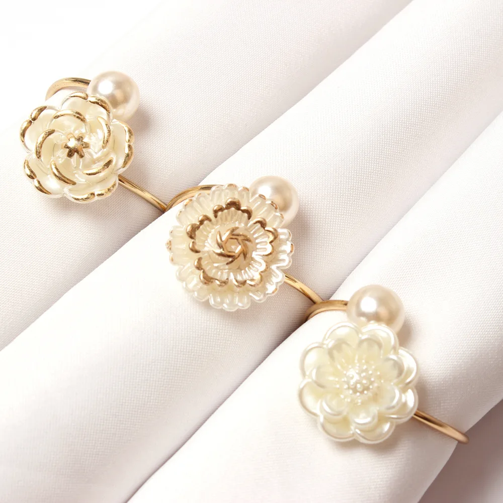

2022 New Wedding Rose Flower Napkin Buckle Pearl Metal Silver Napkin Rings Wedding Valentine's Day Dinner Party Table Decoration