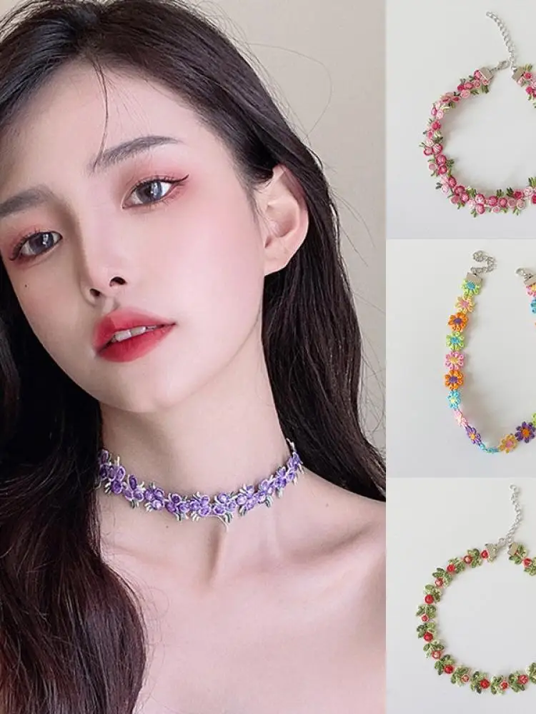 

Ladies Vintage Floral Embroidered Clavicle Necklace Romantic Necklace Creative Necklace Necklace Jewelry Accessories 1 Pack