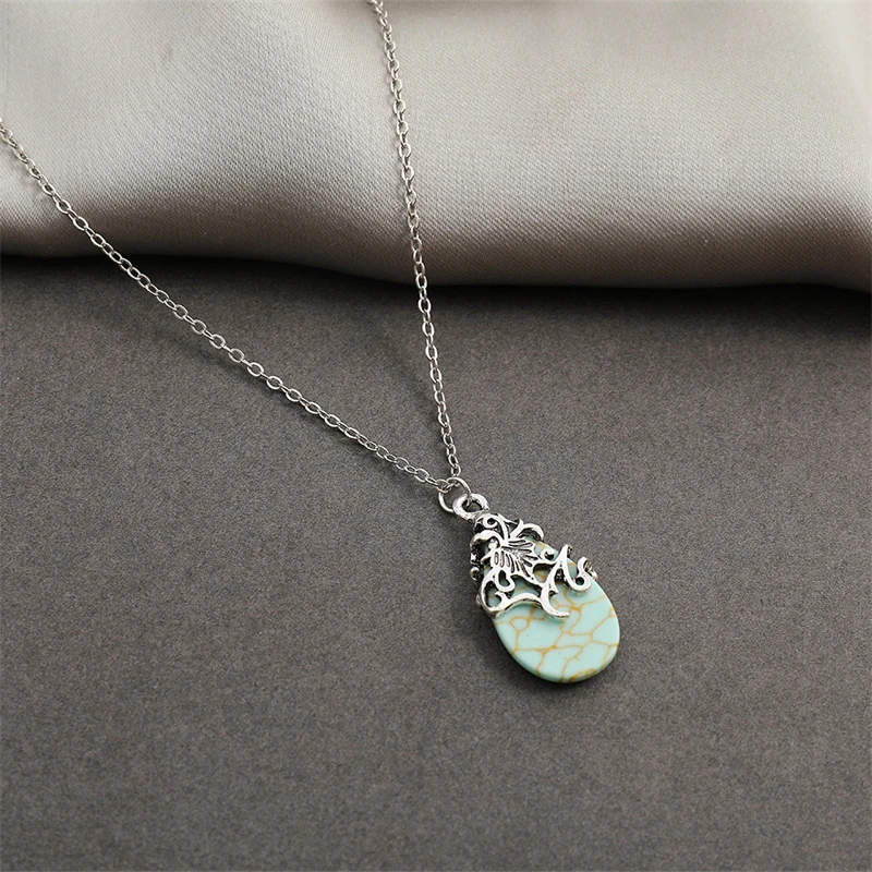 

Elegant Retro Style Drop-Shaped Turquoises Pendant Necklace Simple Personality Hollow Carved Pendant Jewelry Accessories Female