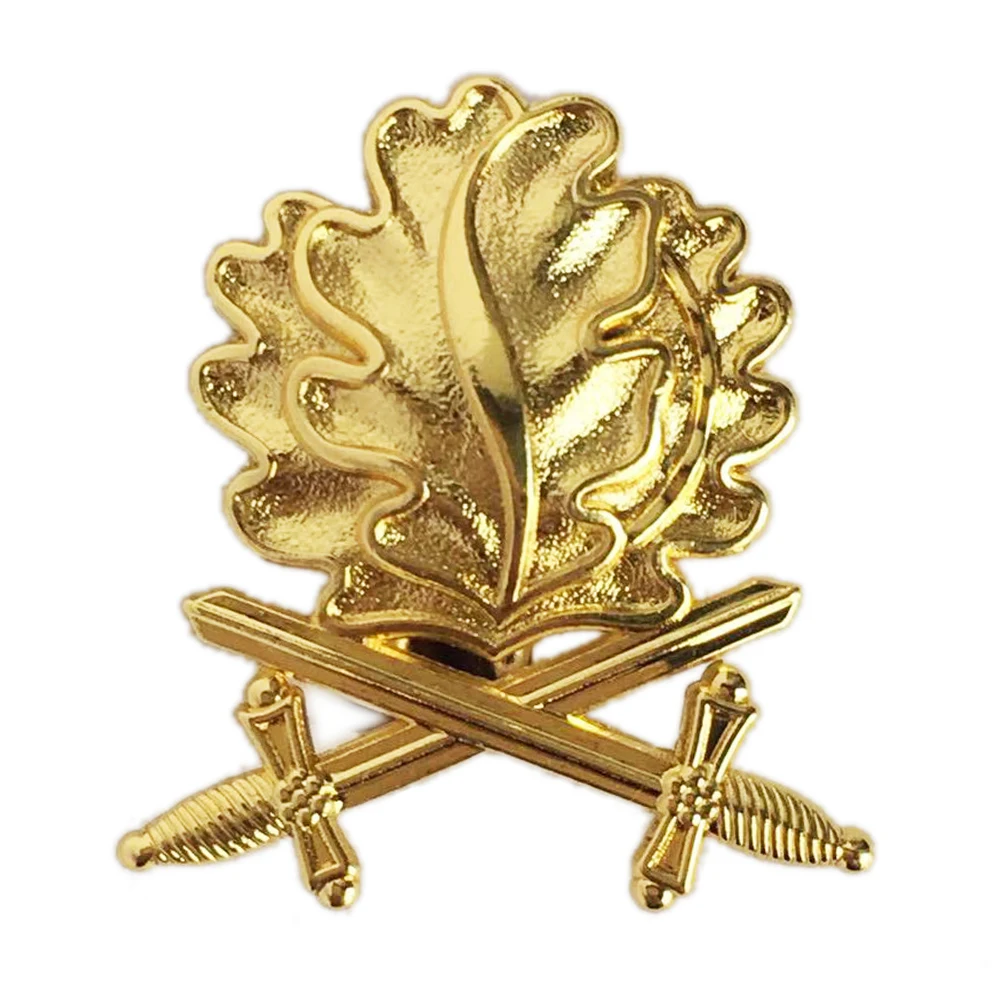 Медаль немецкого рыцаря времен Второй мировой войны с железным крестом и дубовым