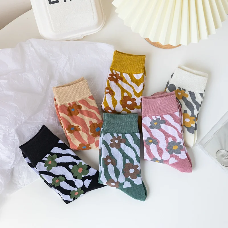 

Korean Women's Socks Autumn Winter Models New Fashion All-match Cotton Socks Zebra Pattern Retro Small Flower Women's Tube Socks