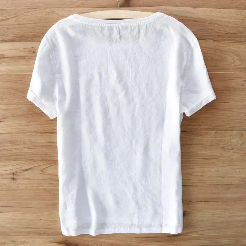 Короткая мужская футболка с круглым вырезом и рукавами из чистого льна принтом