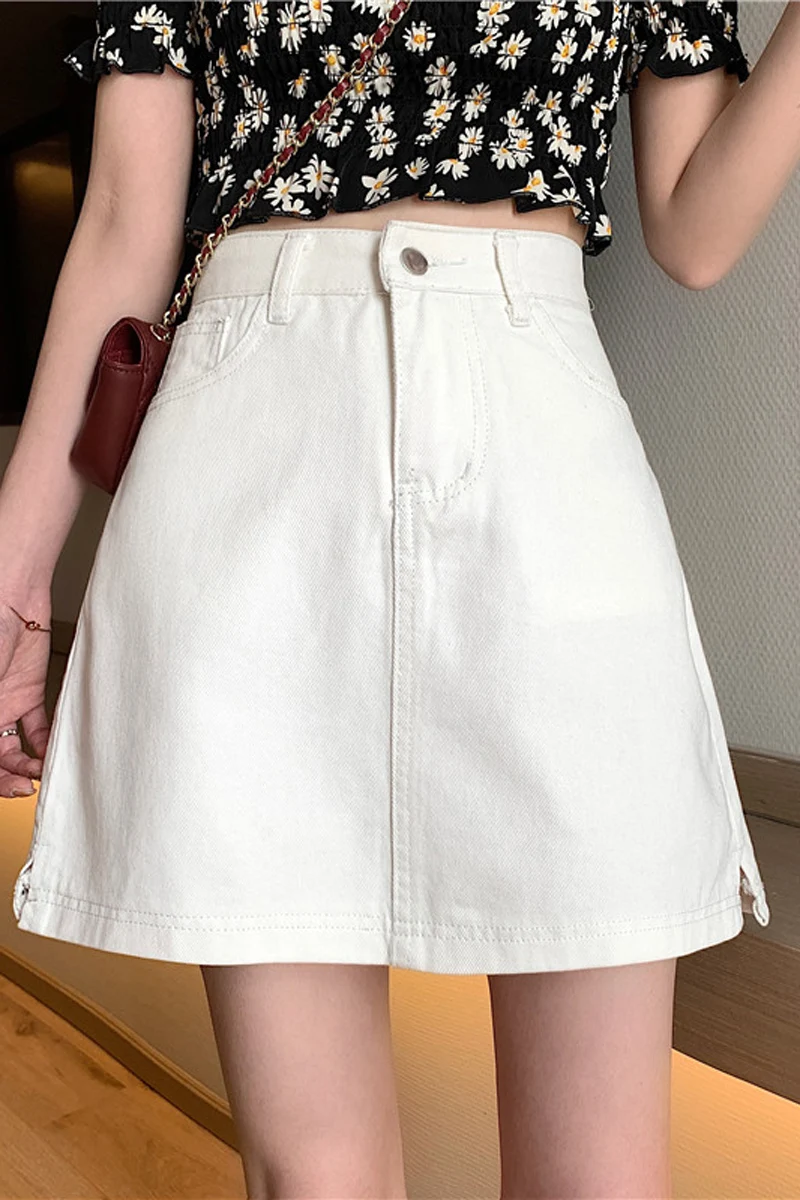 

Summer 2021 slightly fat girl with pear shaped figure wearing high waist A-line short skirt