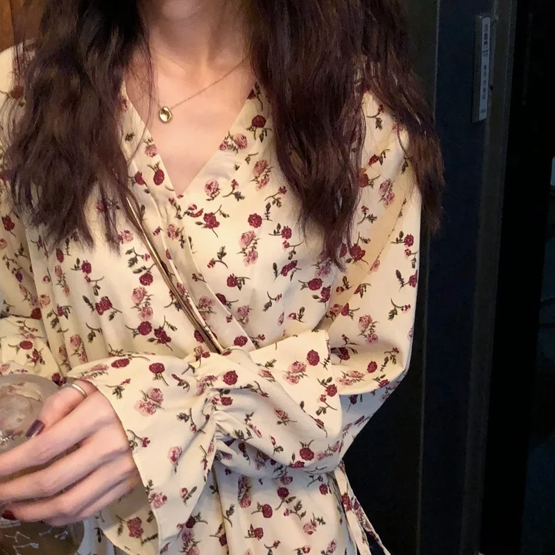 Корейский Декор жареное платье черный красивый свободный V образный вырез рукав