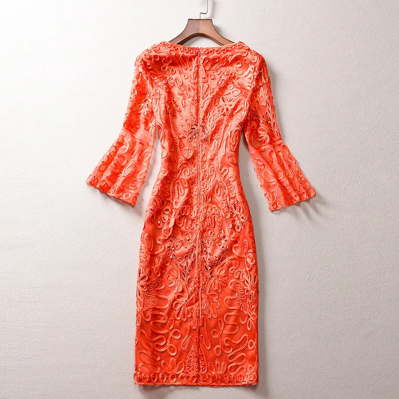 Женское вечернее платье с V-образным вырезом оранжевое облегающее аппликацией и