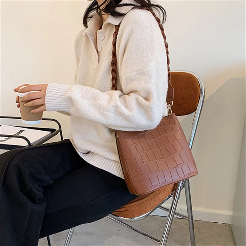 

HOT Design 2021 New Fashion Messenger Bag Joker Portable Shoulder Bag Crocodile Pattern Bucket Bag Underarm Bag