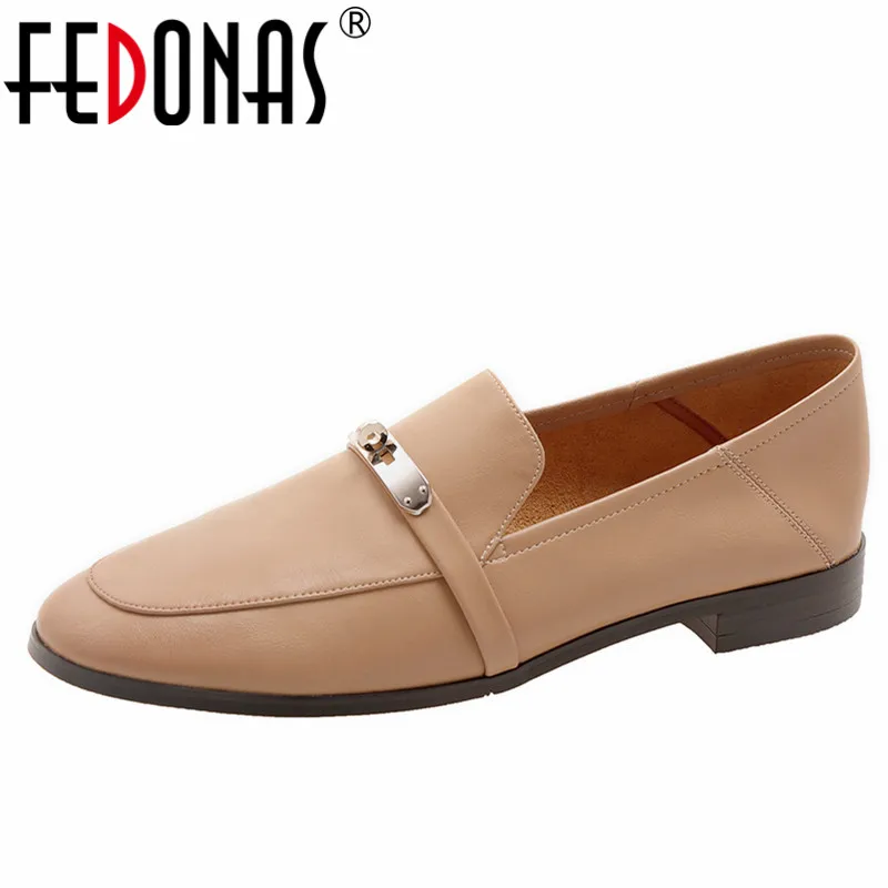 

Женские классические туфли-лодочки FEDONAS, повседневные лоферы из натуральной кожи на низком каблуке с металлическим украшением, весна-лето ...