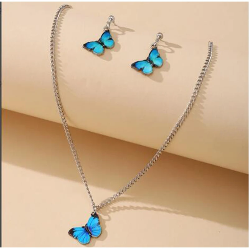 

Комплект из колье, серёг и браслета, с подвеской