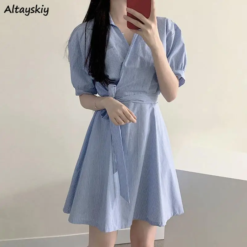 Мини-платье женское в полоску с V-образным вырезом и коротким рукавом | Женская