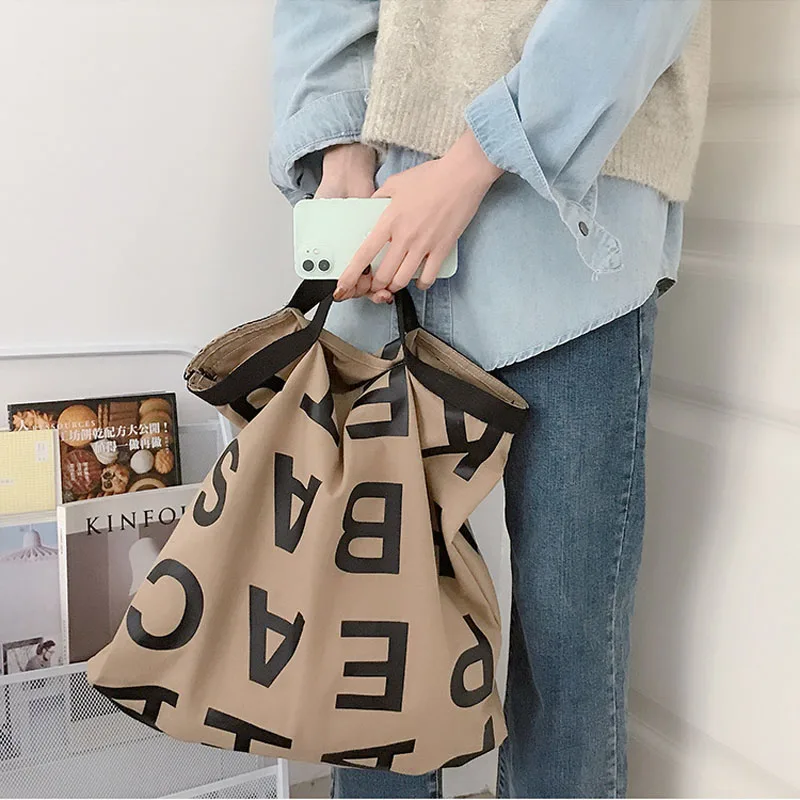 

Повседневная Холщовая Сумка через плечо с надписью для женщин, стильные водонепроницаемые тканевые тоуты для покупок, вместительные дорож...