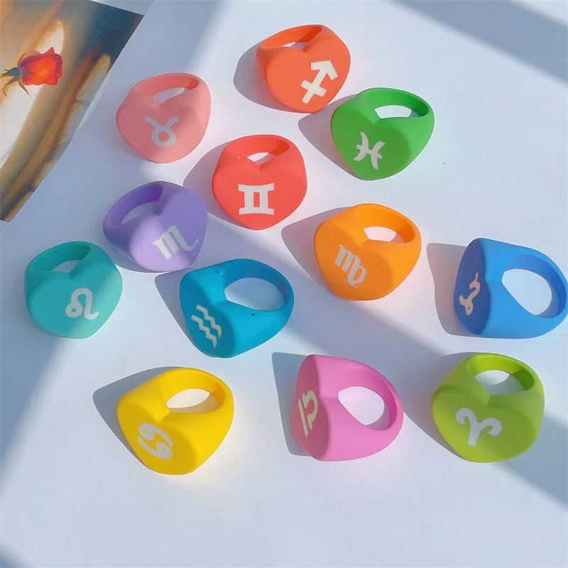 

2021 Kpop Trend 12 Constellation Colorful Resin Acrylic Heart Rings For Women Men Couple Retro Harajuku Jewelry Accessories Ring