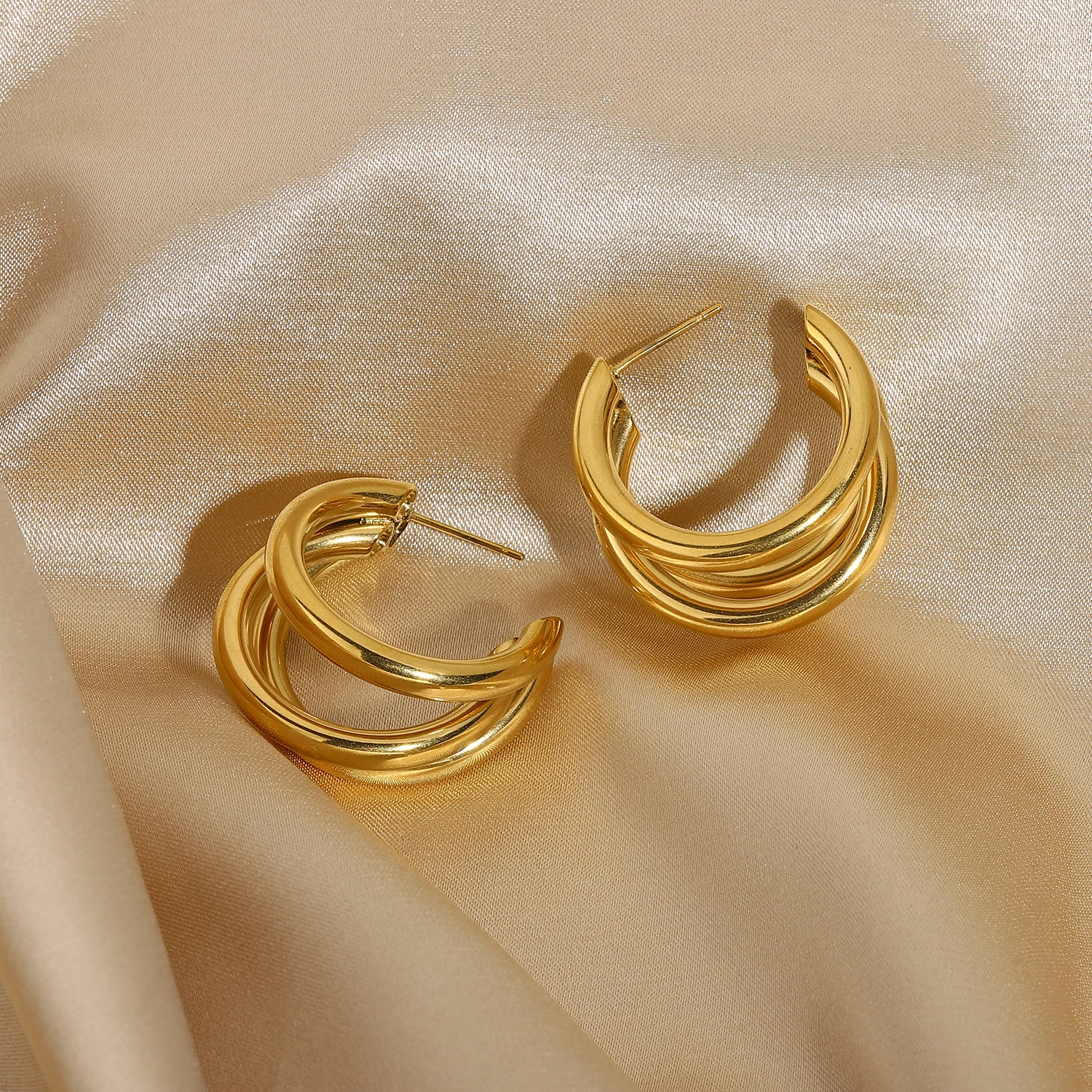 أقراط مضغوطة ثلاثية على الموضة الإسبانية مطلية بالذهب عيار 18 قيراط أقراط دائرية من الفولاذ المقاوم للصدأ