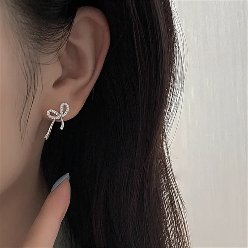 

Женские серьги из серебра 925 пробы с цирконом