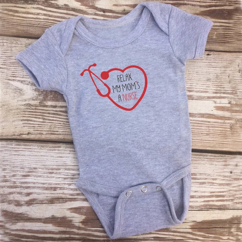 Серый Расслабиться My Mom's медсестра печатных забавные от Carter's, детский костюмчик, хлопок короткий рукав детское боди, комбинации для младенцев, для маленьких мальчиков и девочек Детские боди - Цвет: Серый