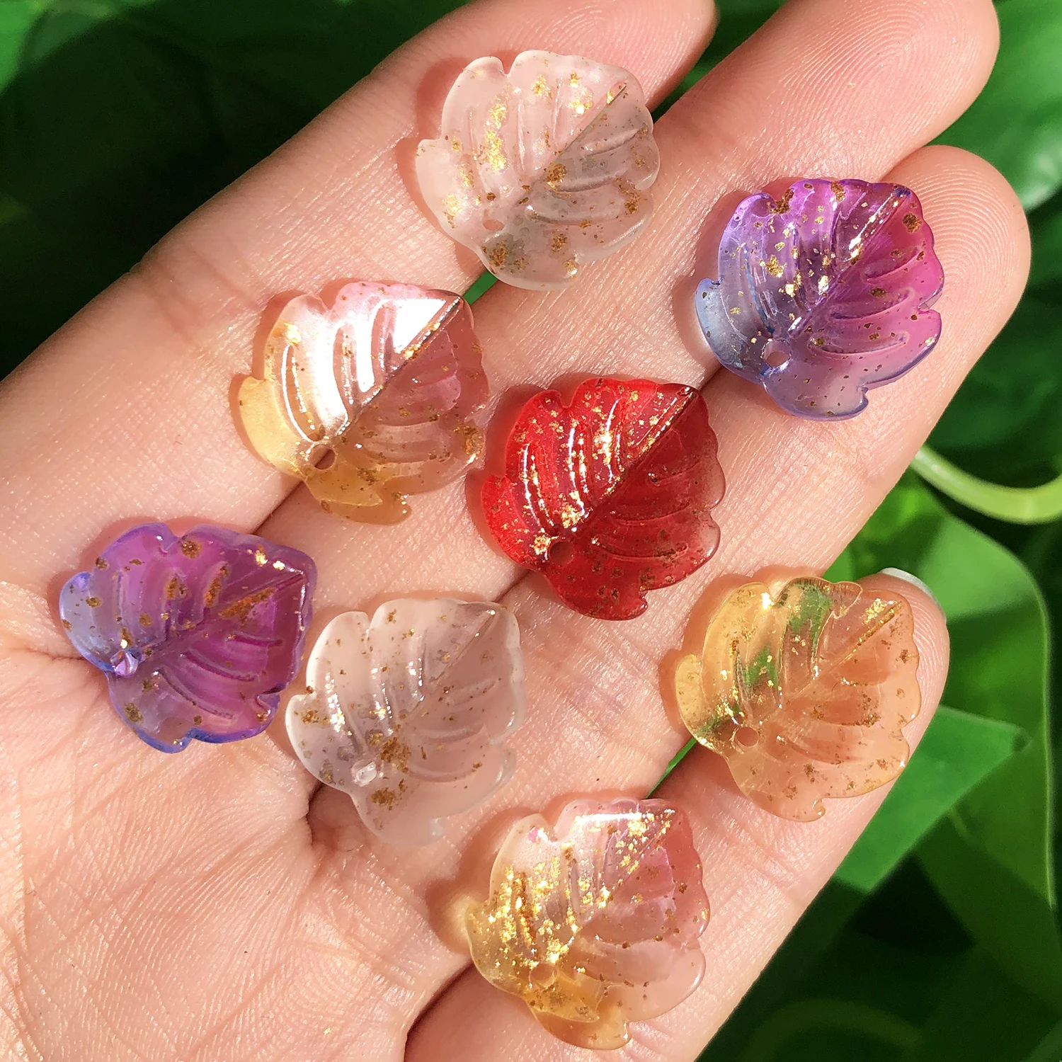 

Бусины градиентные прозрачные в форме листьев, 14 х15 мм, 20 шт./лот