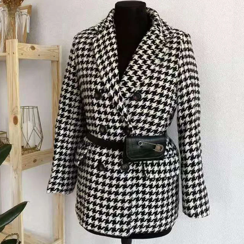 Новое поступление зимняя женская куртка черно белая стильная