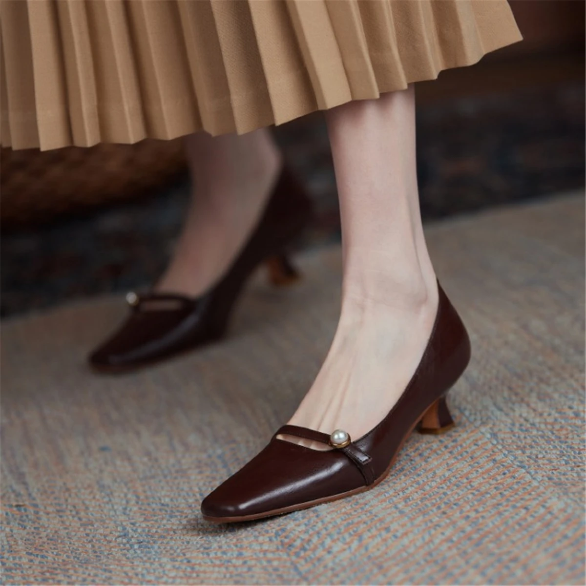 

Классические женские офисные туфли kmeioo из натуральной кожи, женские туфли на среднем каблуке с квадратным носком, деловые туфли-лодочки, об...