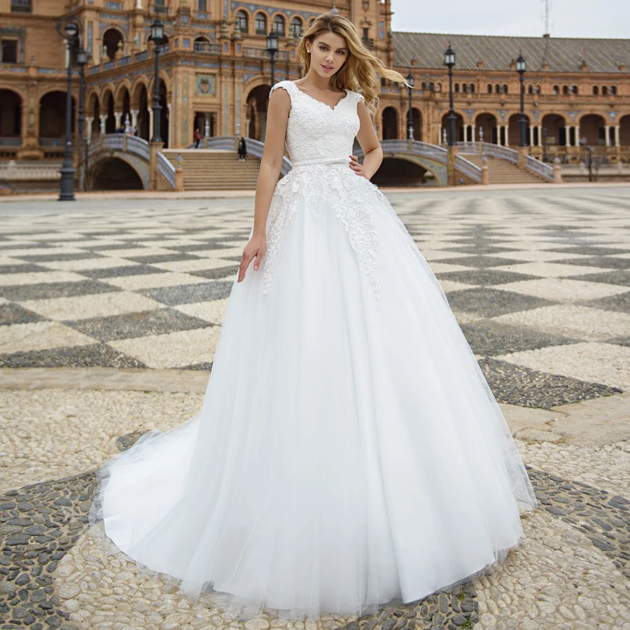 Новое свадебное платье принцессы бальное с кружевной аппликацией и V образным