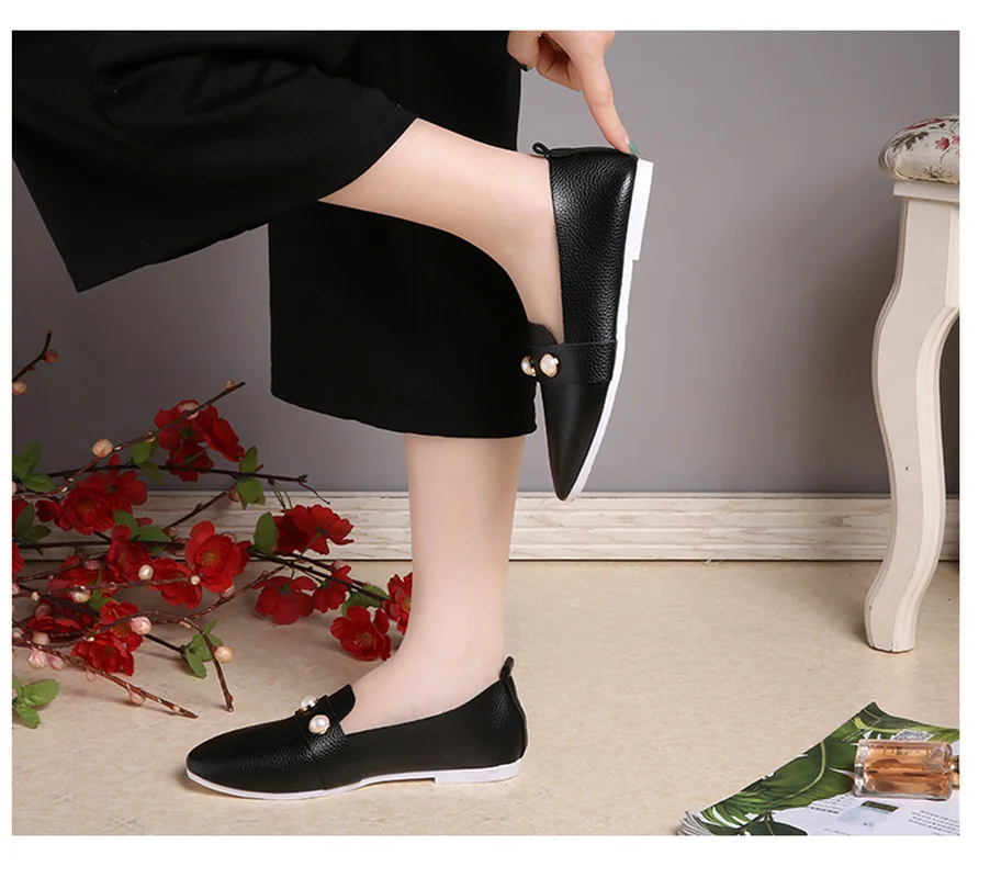 Туфли женские с острым носком элегантные кожаные лоферы без застежки жемчужная