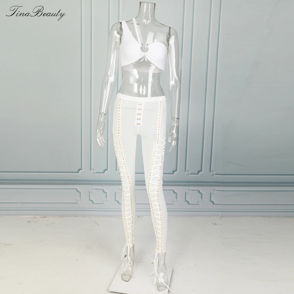 Комплект из двух предметов: блейзер с открытой спиной и V-образным вырезом |