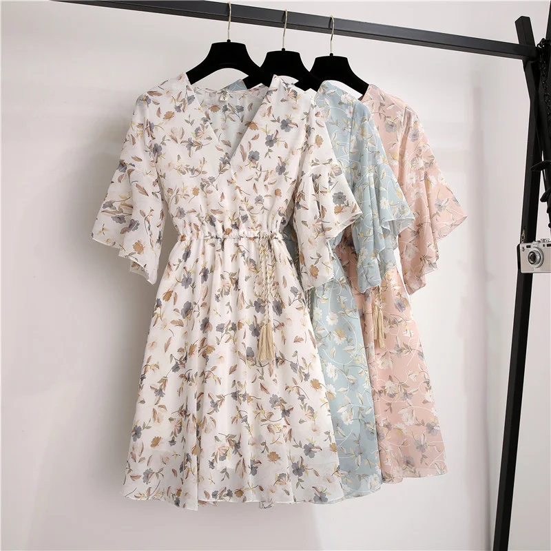 

Female casual dress of chiffon and cord, dressed at knee height in print and frilly, for spring and summer