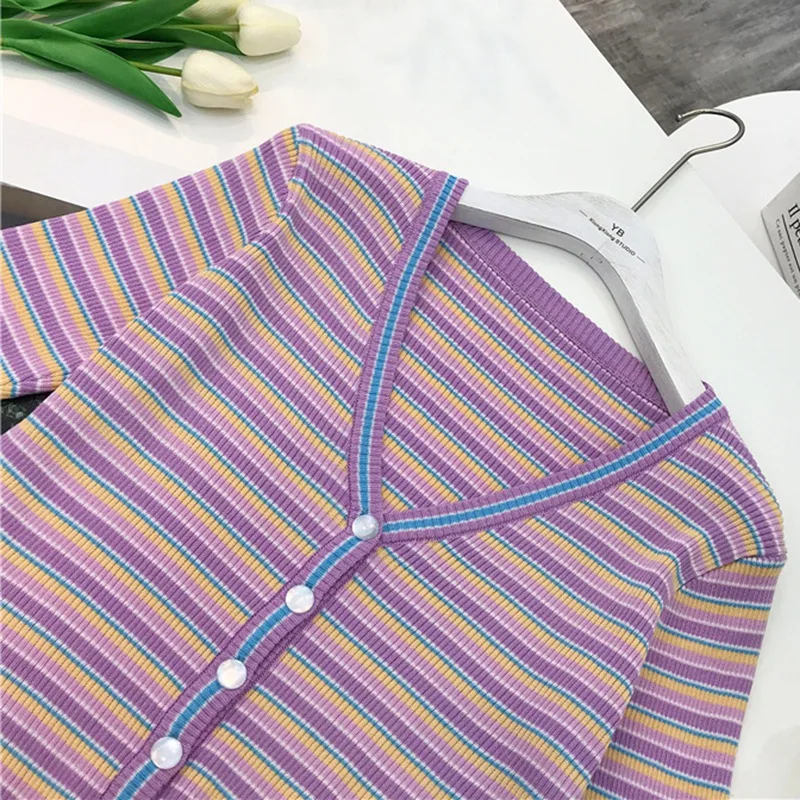 Женская трикотажная футболка в разноцветную полоску облегающий Короткий