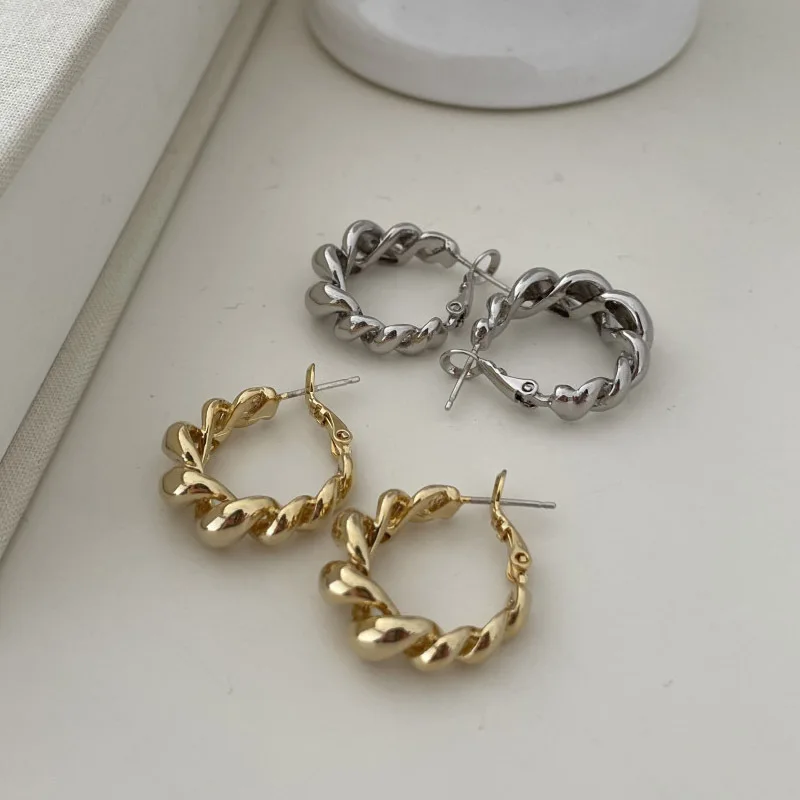 

New retro twist metal earrings female personality simple elegant temperament earrings