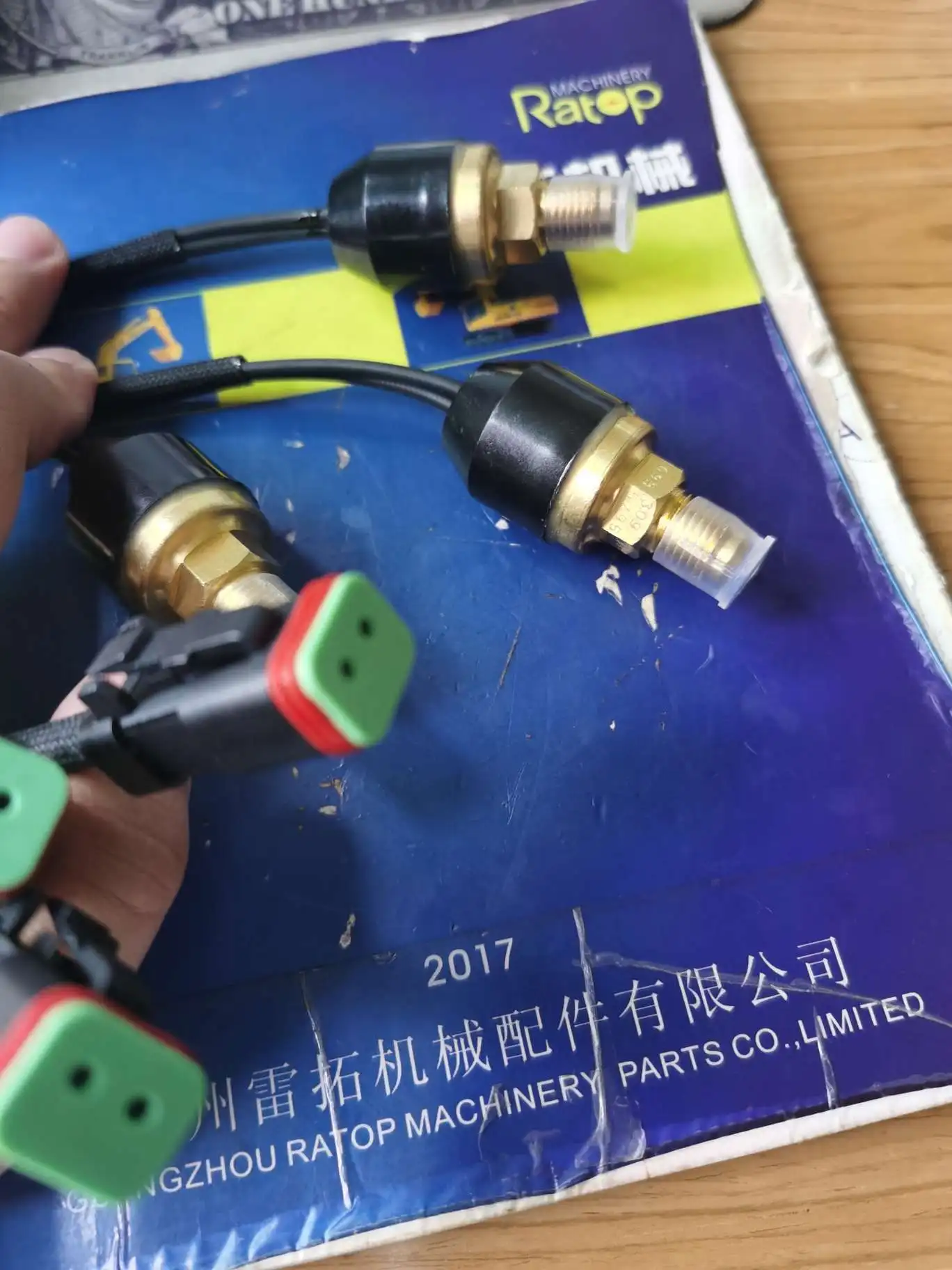 

CAT E320D Excavator SWITCH AS-PRESSURE 309-5795 309-5768 Pressure Switch Sensor 3095795 3095768