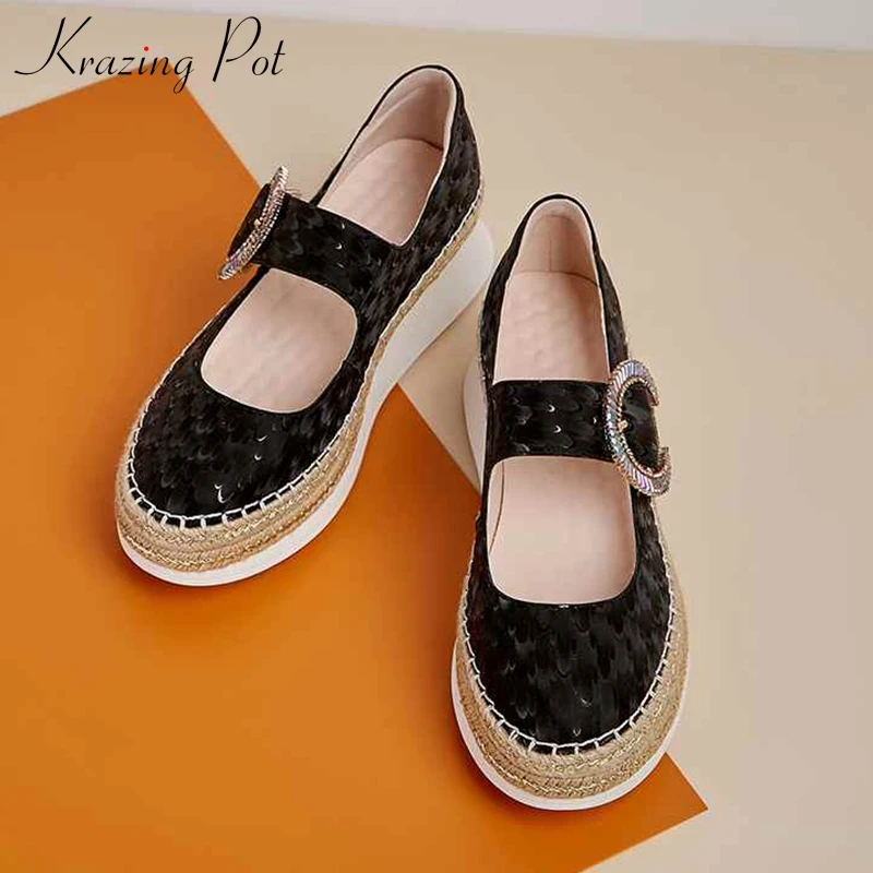 Женские туфли лодочки из натуральной кожи на толстой подошве с пряжкой и круглым