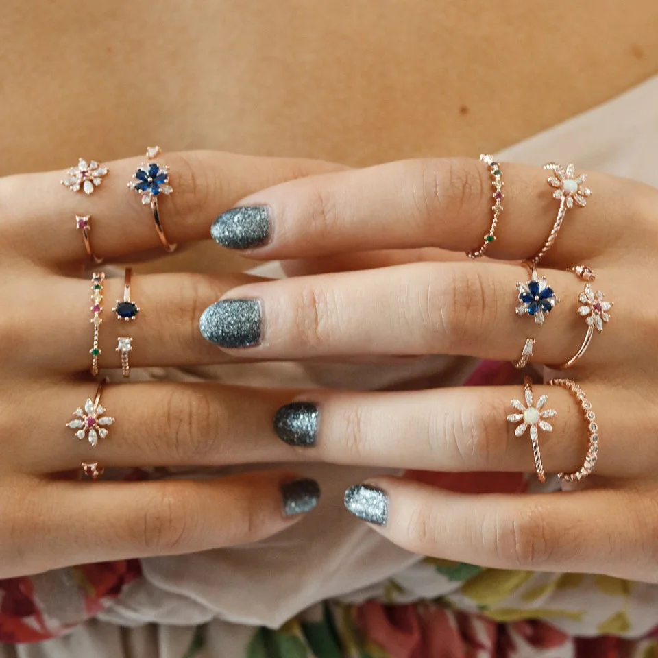 Женские кольца с радужным фианитом простые маленькие и тонкие | Украшения