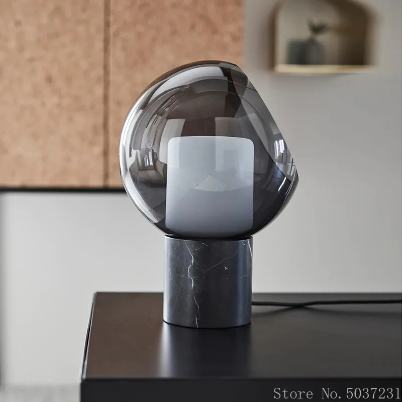 

Настольная лампа со стеклянной крышкой в стиле пост-модерн, крутой мраморный орнамент, дизайнерские светильники для стола, прикроватная Св...