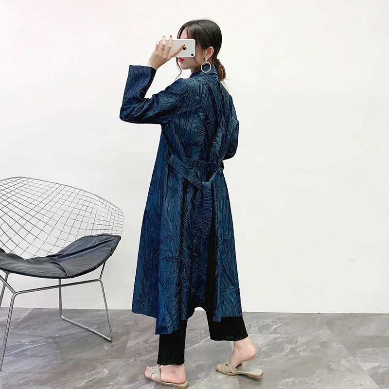 

Women Winter New Pleated Windbreaker Loose Large Size Strap Double-layer Thickened Double-sided Coat